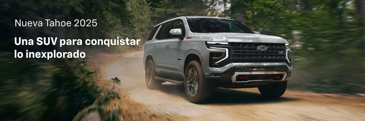 Chevrolet Tahoe 2025 SUV de lujo en el bosque, diseño imponente y moderno