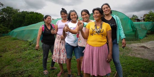 El rol de las mujeres es clave en liderar iniciativas de generación de ingresos para comunidades locales en la Amazonía